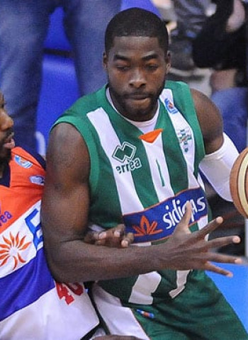 Oderah Anosike refuerza la pintura del Real Betis Energía Plus