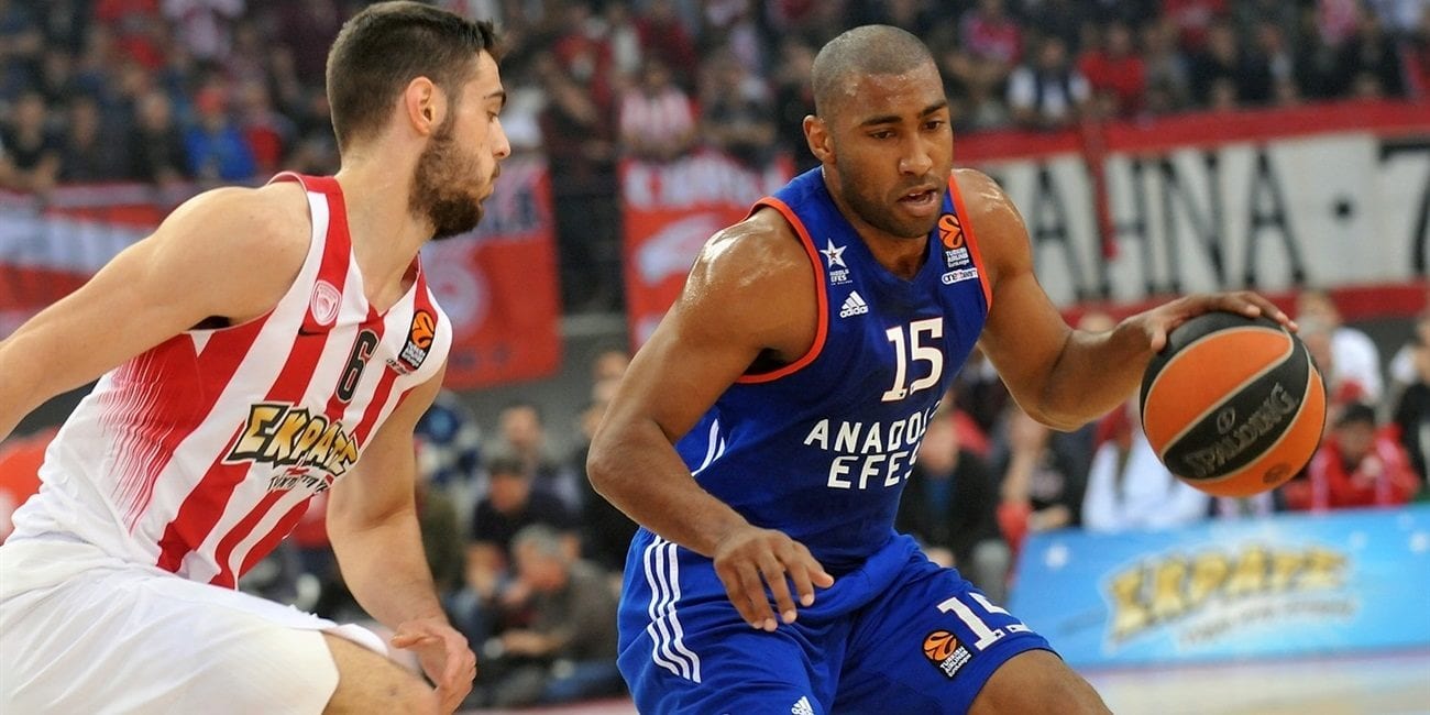 [1-1] El Anadolu Efes viaja a Estambul con la serie empatada (71-73)