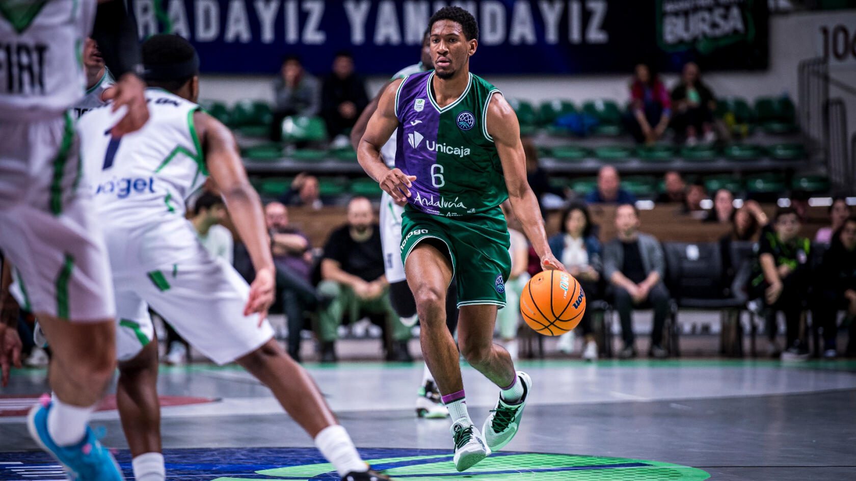 Unicaja Málaga, a cuartos de la BCL tras un final de infarto en Bursa (76-80)