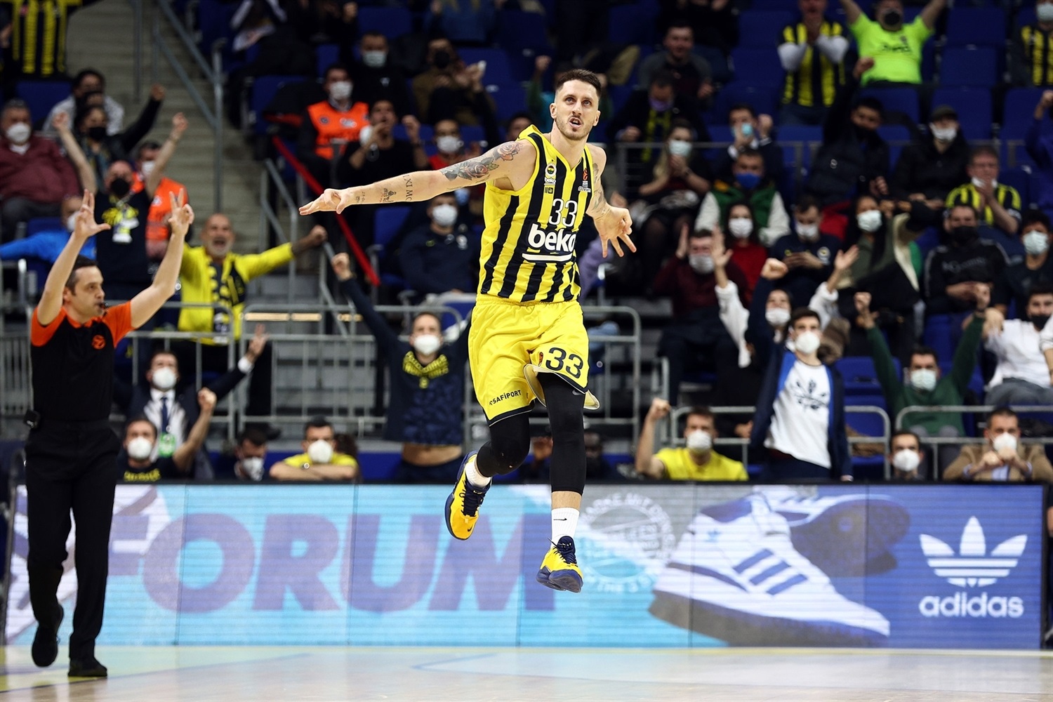 El Fenerbahce ruge en la segunda parte para vencer al Olympiacos (94-80)