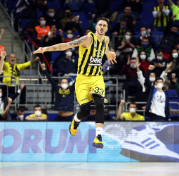 El Fenerbahce ruge en la segunda parte para vencer al Olympiacos (94-80)