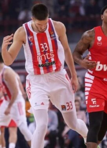 Filip Petrusev apunta a los Philadelphia Sixers
