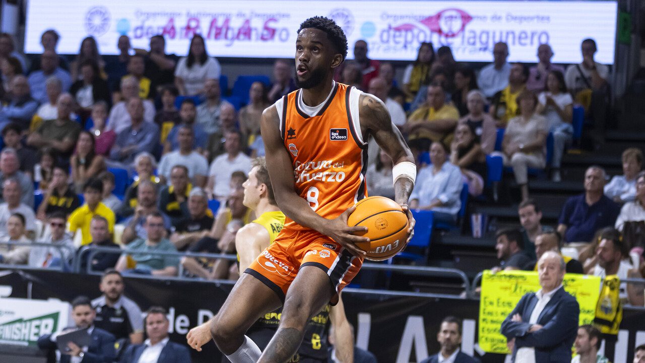 Montero amarga la jornada de celebraciones en Tenerife, 99-102