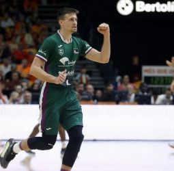Unicaja Málaga y Movistar Estudiantes negocian la cesión de Aleksa Avramovic