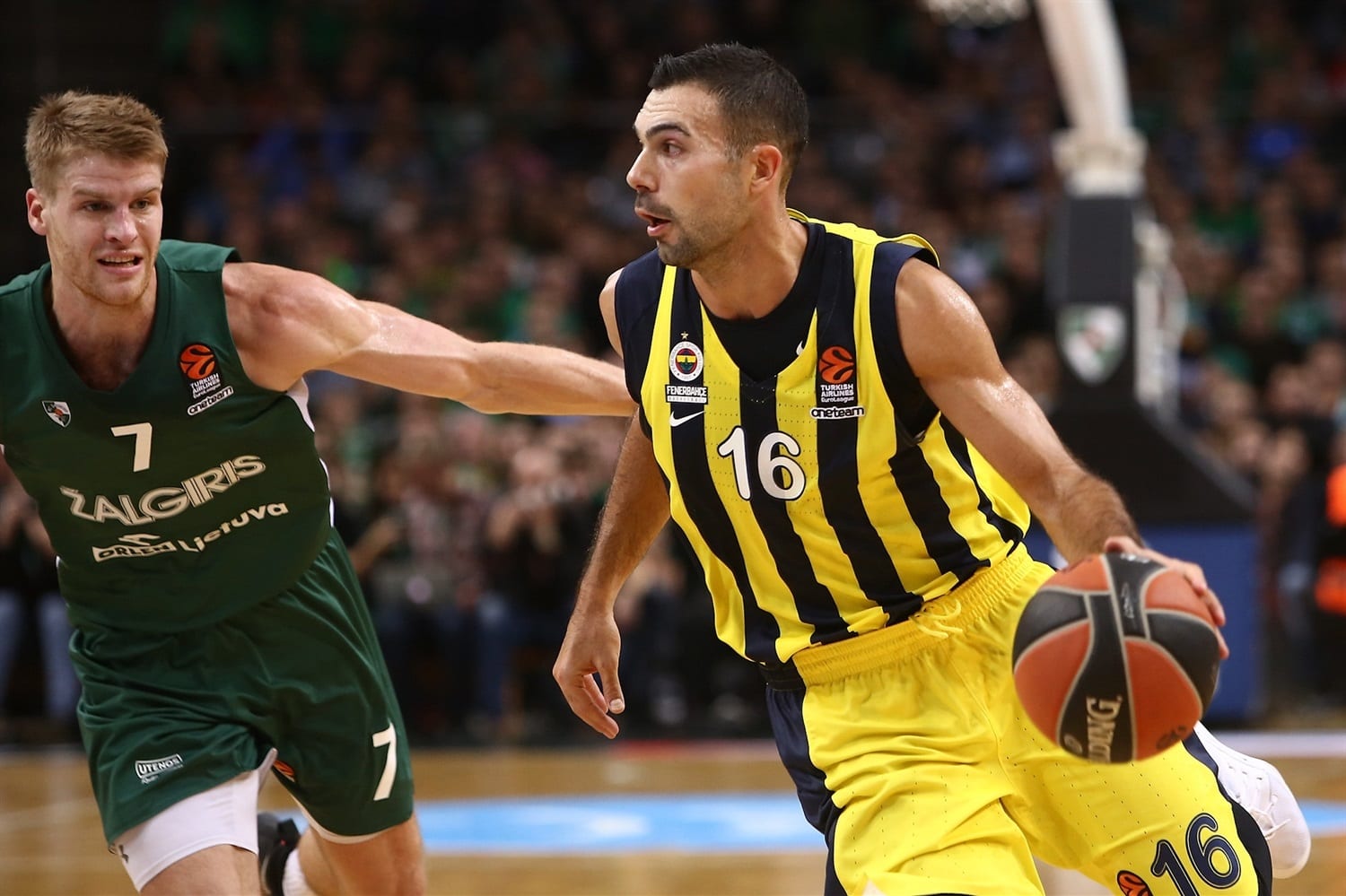 Fenerbahce sobrevive al buen juego del Zalgiris Kaunas (75-82)
