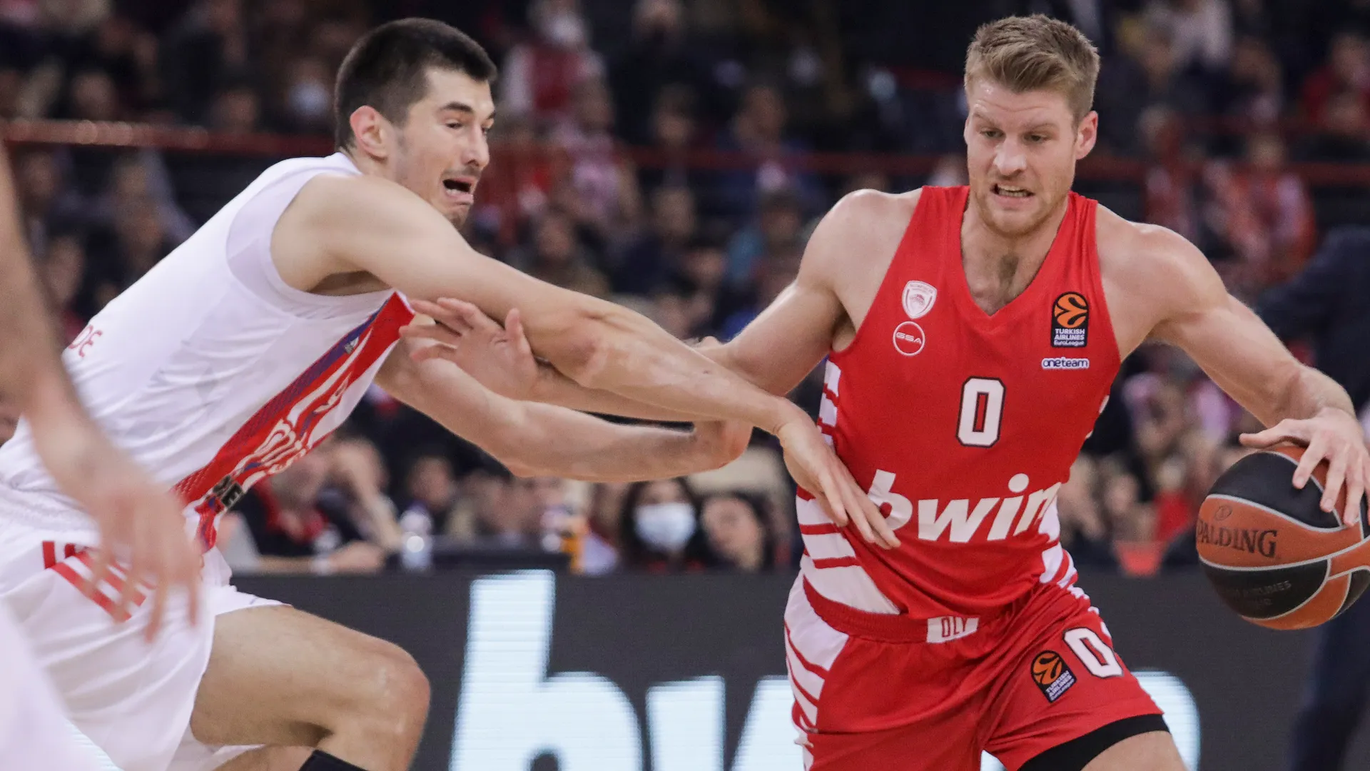 Olympiacos venció al Estrella Roja para completar una semana perfecta, 88-83