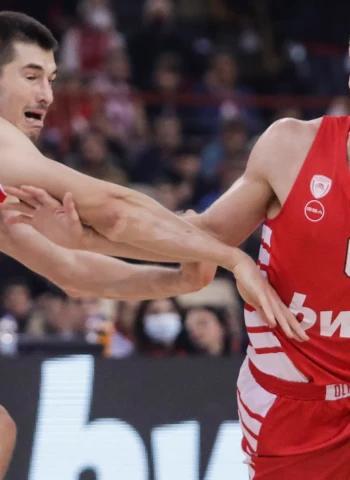 Olympiacos venció al Estrella Roja para completar una semana perfecta, 88-83