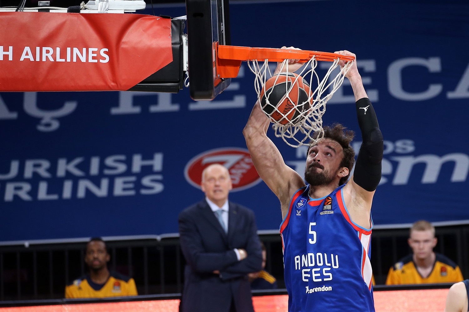 El Anadolu Efes aplasta al Khimki (99-60)