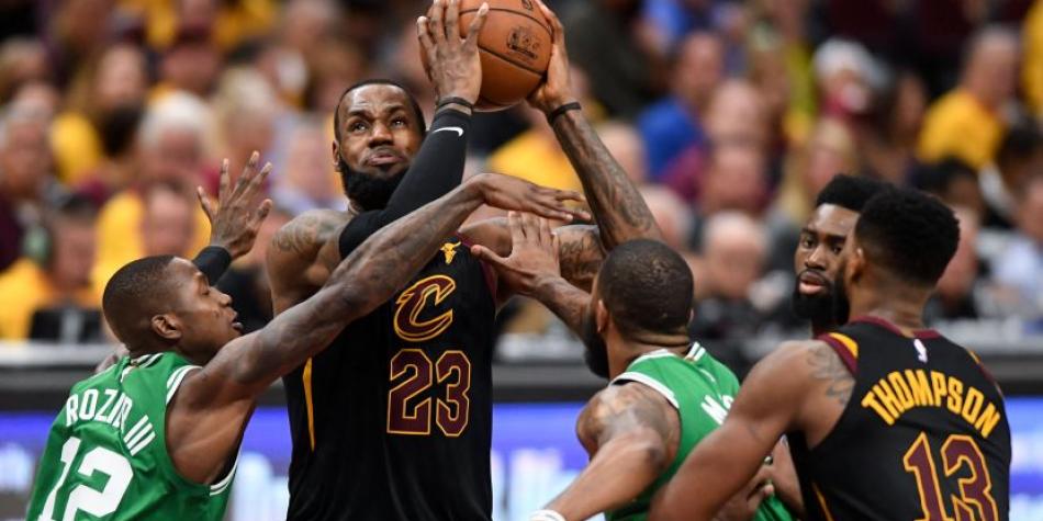 Los Cavaliers no fallan en casa (102-111) y empatan la serie ante los Celtics (2-2)