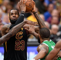 Los Cavaliers no fallan en casa (102-111) y empatan la serie ante los Celtics (2-2)