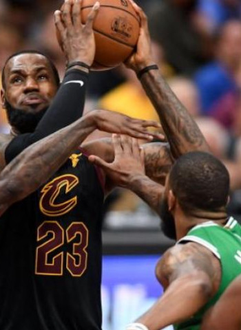 Los Cavaliers no fallan en casa (102-111) y empatan la serie ante los Celtics (2-2)