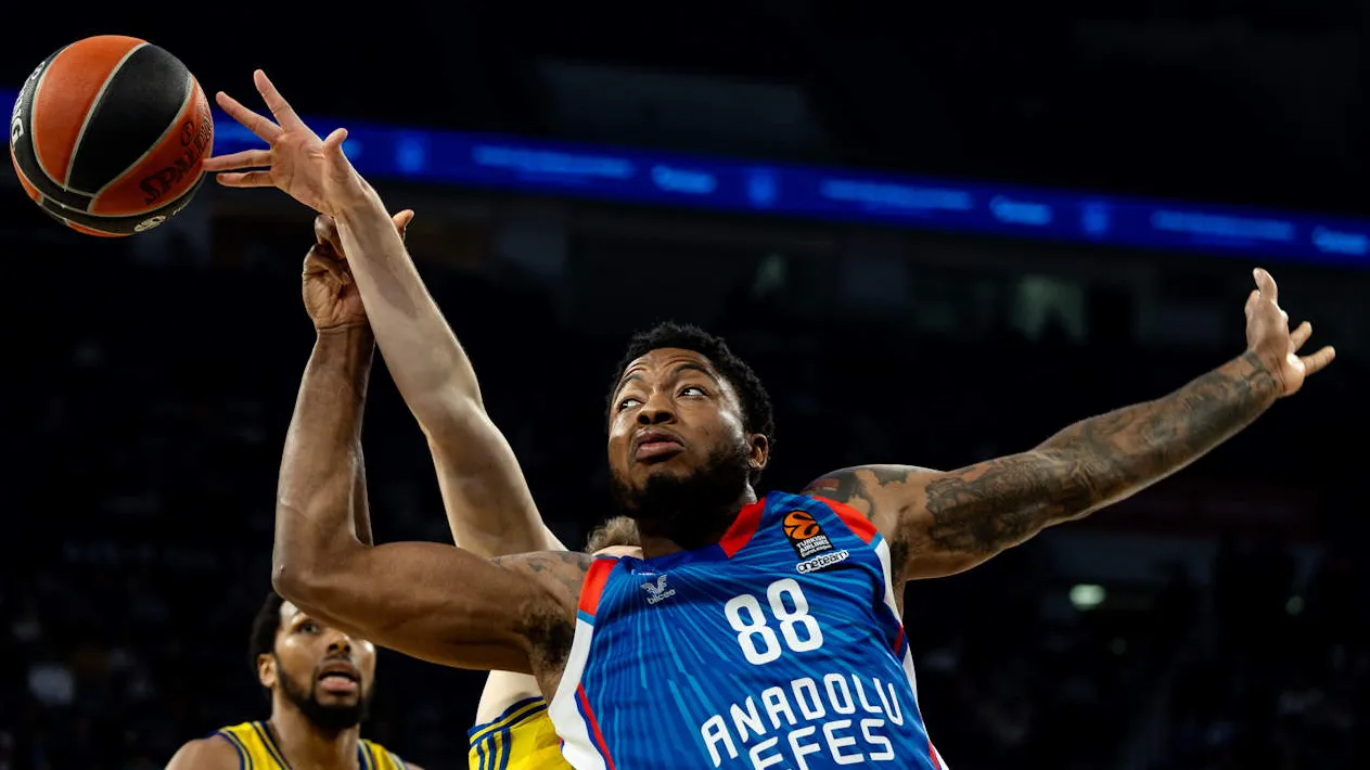 Anadolu Efes sobrevive a un gran encuentro del ALBA Berlín, 85-84