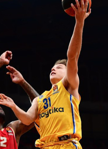Jokubaitis aviva las dudas sobre su futuro en Maccabi y descarta contactos con los Knicks