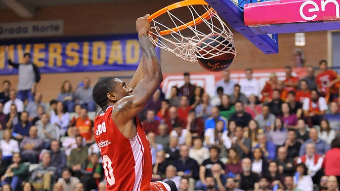 El UCAM Murcia sorprende al líder (71-70)