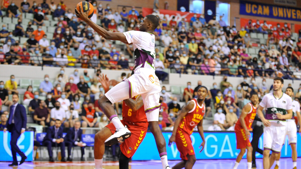 El Unicaja conquista Murcia de la mano de un gran Bouteille (79-84)