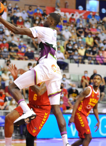 El Unicaja conquista Murcia de la mano de un gran Bouteille (79-84)
