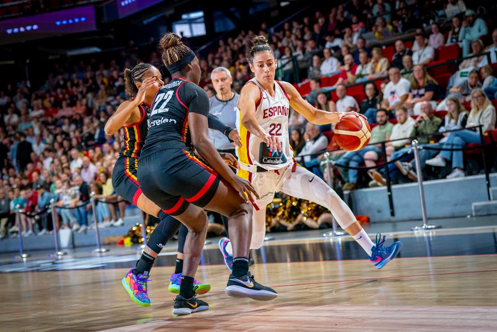 España no puede con las campeonas de Europa en su pista, 76-58