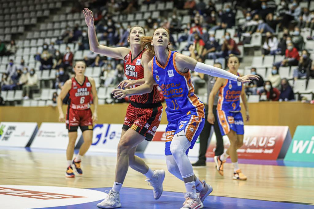Perfumerías Avenida y Valencia Basket mantienen el pulso por el liderato