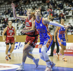 Perfumerías Avenida y Valencia Basket mantienen el pulso por el liderato