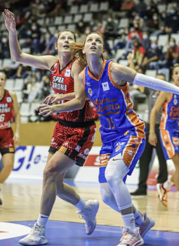 Perfumerías Avenida y Valencia Basket mantienen el pulso por el liderato
