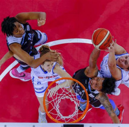 Tamborrada a semifinales para el IDK Gipuzkoa (61-79)