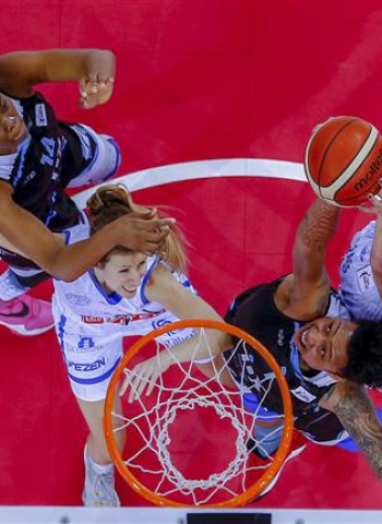 Tamborrada a semifinales para el IDK Gipuzkoa (61-79)