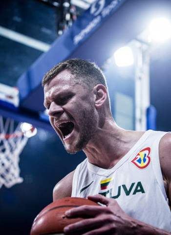 Lituania ya es equipo de cuartos de final tras vencer a Grecia (92-67)