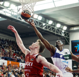 El Unicaja frena el gran momento del BAXI Manresa, 77-88