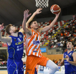 Pumarín vuelve a examinar la competitividad del Leyma Coruña