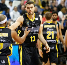El Iberostar Tenerife se lanza a por el Playoff (83-75)