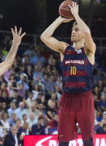 Víctor Claver, con una lesión en el menisco externo de la rodilla izquierda