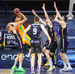 El Joventut se interesa por Tyson Perez y negocia la renovación de Vladimir Brodziansky