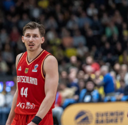 Suecia supera a Alemania a pesar de los 43 de Kramer, 73-72
