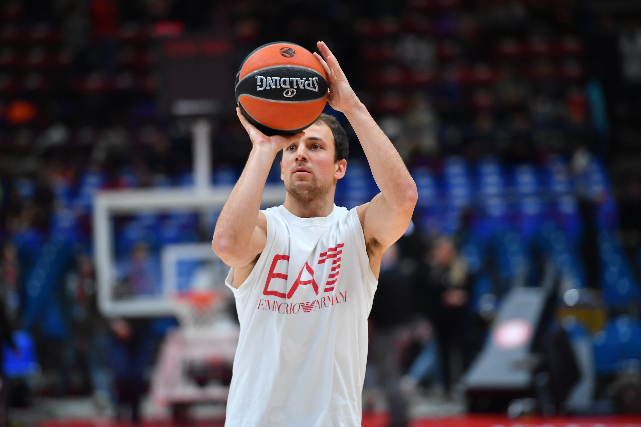 Kevin Pangos se lesiona la rodilla