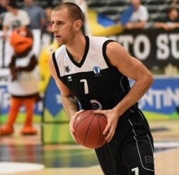 Alex Ruoff cambia Bilbao por el Ludwigsburg alemán