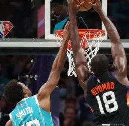 Bismack Biyombo se gana un contrato con los Suns por lo que resta de temporada