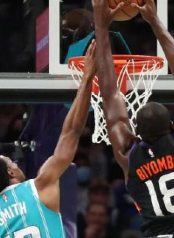 Bismack Biyombo se gana un contrato con los Suns por lo que resta de temporada