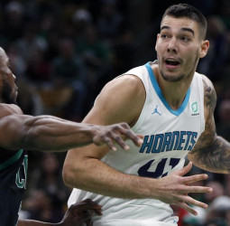Los Charlotte Hornets cuentan con Willy Hernángomez
