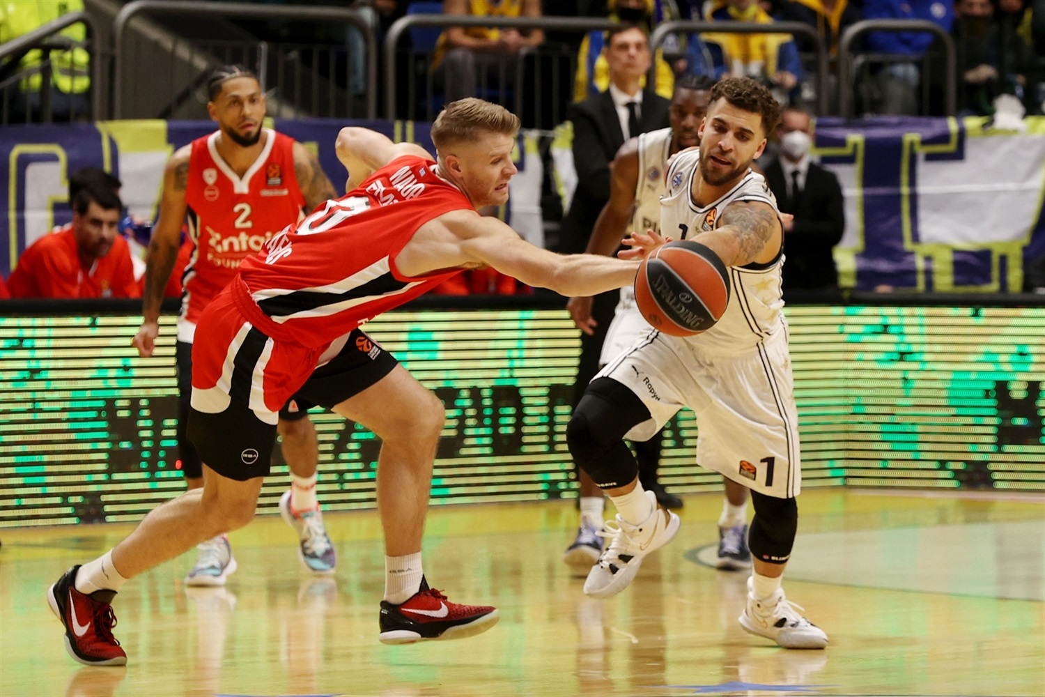 El Maccabi rompe su racha de ocho partidos con una contundente victoria sobre el Olympiacos (84-69)
