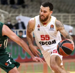 El Panathinaikos cae ante el empuje de Mike James (83-91)