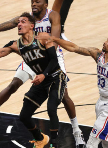 Un extraordinario Trae Young marca las diferencias (103-100) [2-2]