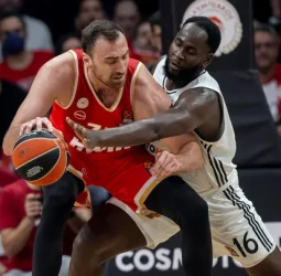 Olympiacos deja sin margen de error al Real Madrid, 77-71 [2-0]