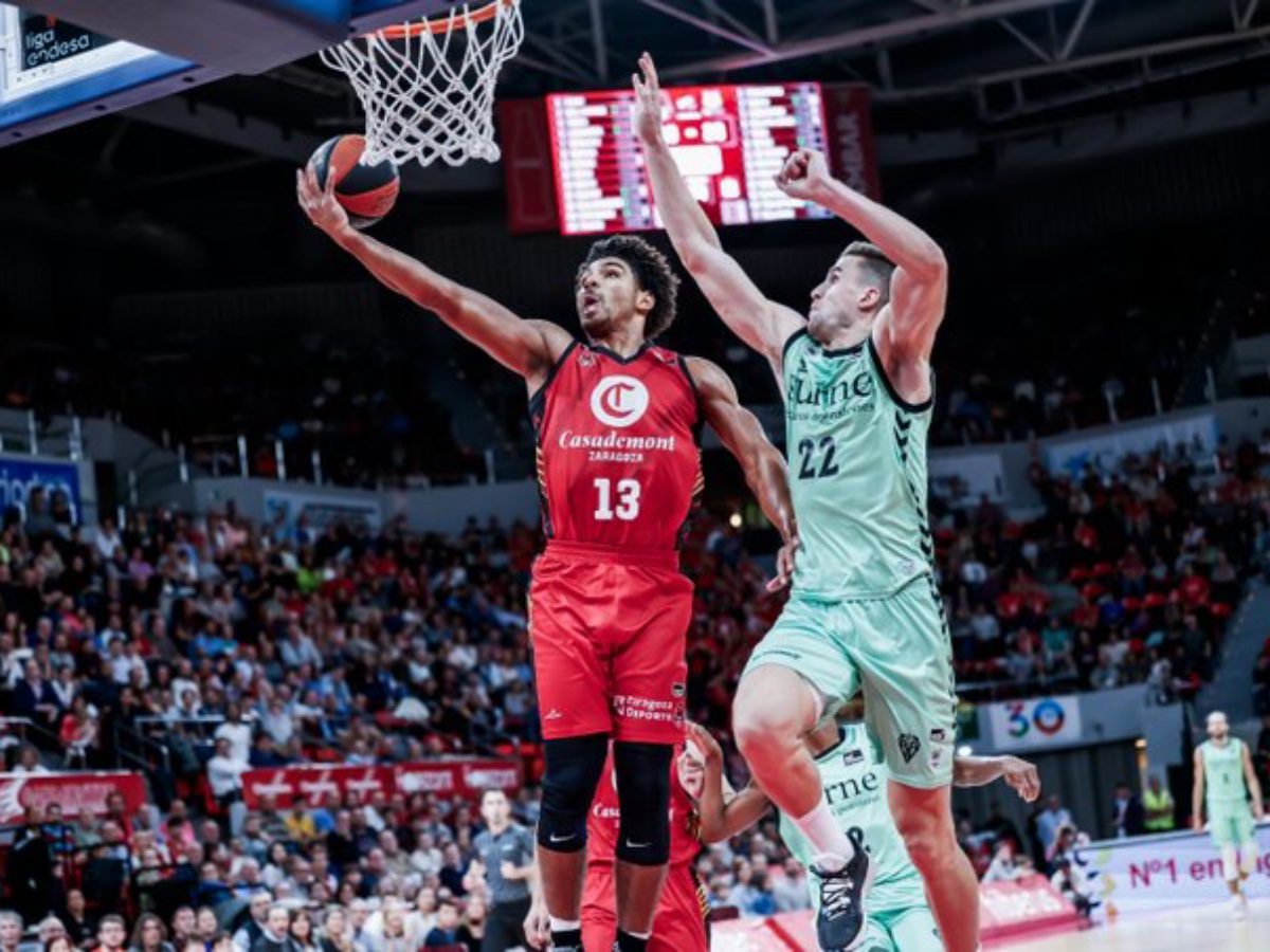 Remontada maña con una recta final sublime y un Smith heroico (77-63)