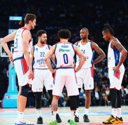 Entre Micic y Bryant le dan la puntilla al Fenerbahce