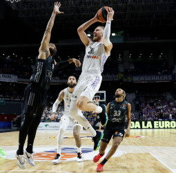 Victoria del Real Madrid para despedir el año en el WiZink Center, 92-73