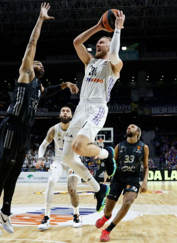 Victoria del Real Madrid para despedir el año en el WiZink Center, 92-73