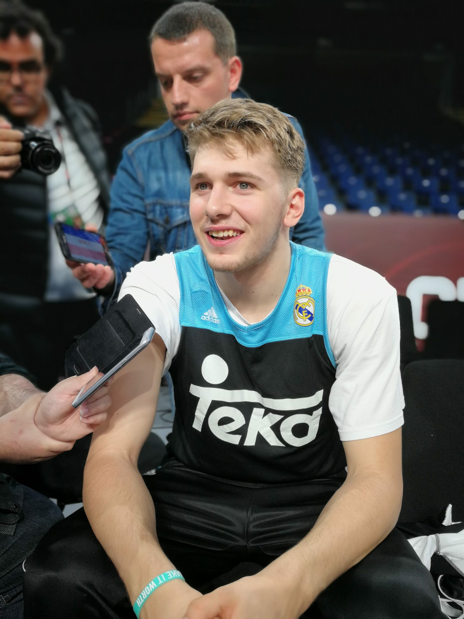 A pie de pista con Doncic: "Cada niño sueña con jugar en la NBA, pero soy feliz en el Real Madrid"