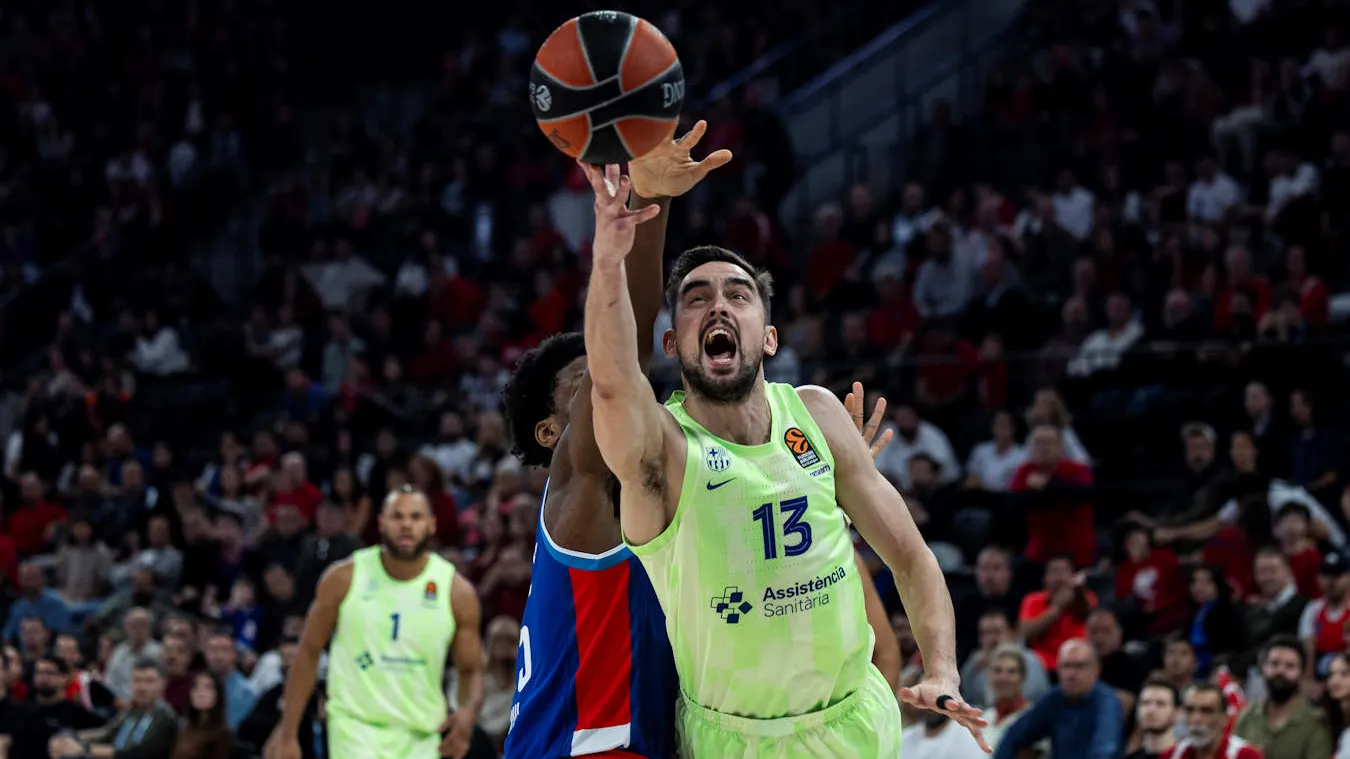 El Barcelona gana al Efes y se mantiene en la cima de la EuroLeague, 88-97
