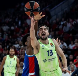El Barcelona gana al Efes y se mantiene en la cima de la EuroLeague, 88-97