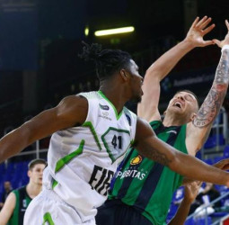 El Joventut remonta ante el Tofaş turco (88-84) en el exilio en el Palau Blaugrana 